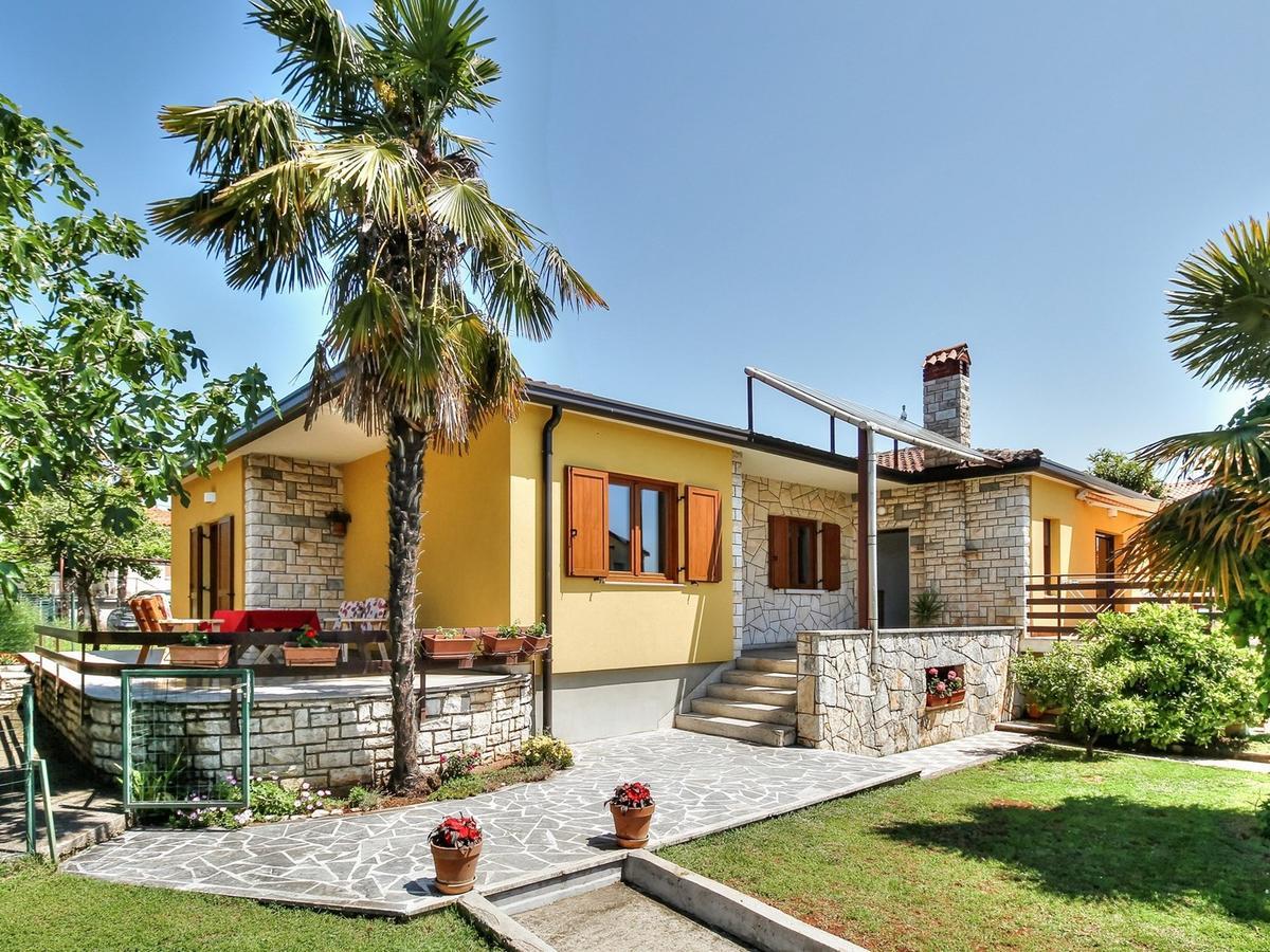 Lovric House With Apartments Umago Esterno foto