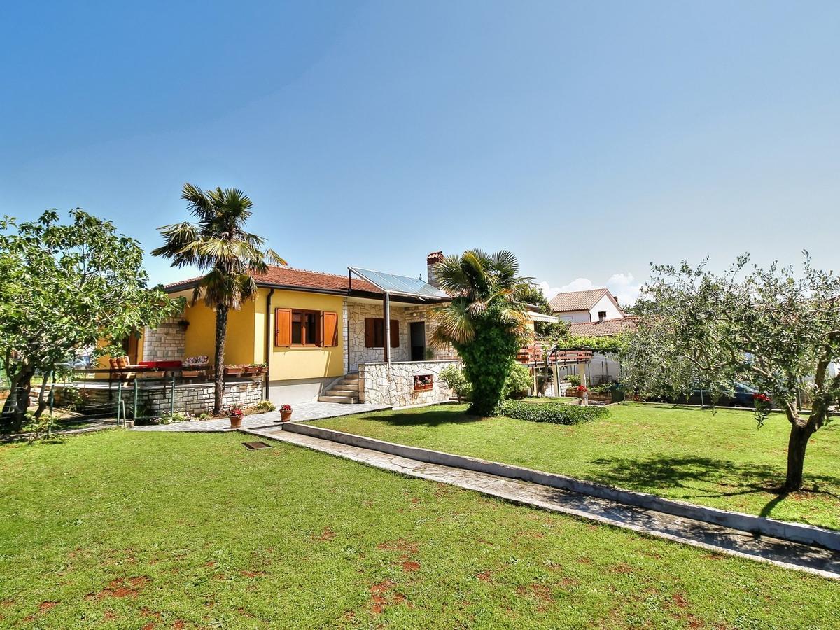 Lovric House With Apartments Umago Esterno foto