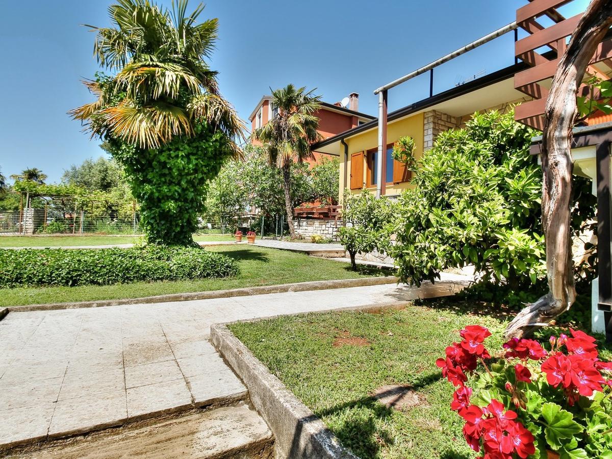 Lovric House With Apartments Umago Esterno foto
