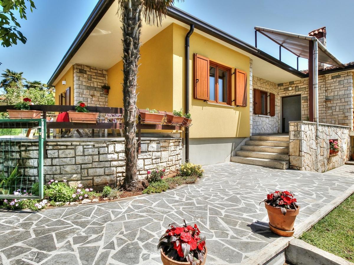 Lovric House With Apartments Umago Esterno foto