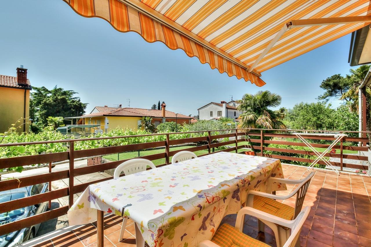 Lovric House With Apartments Umago Esterno foto