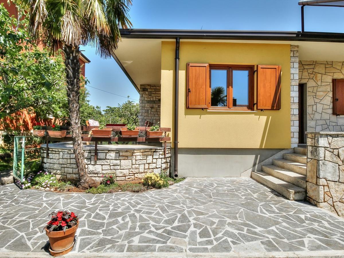 Lovric House With Apartments Umago Esterno foto
