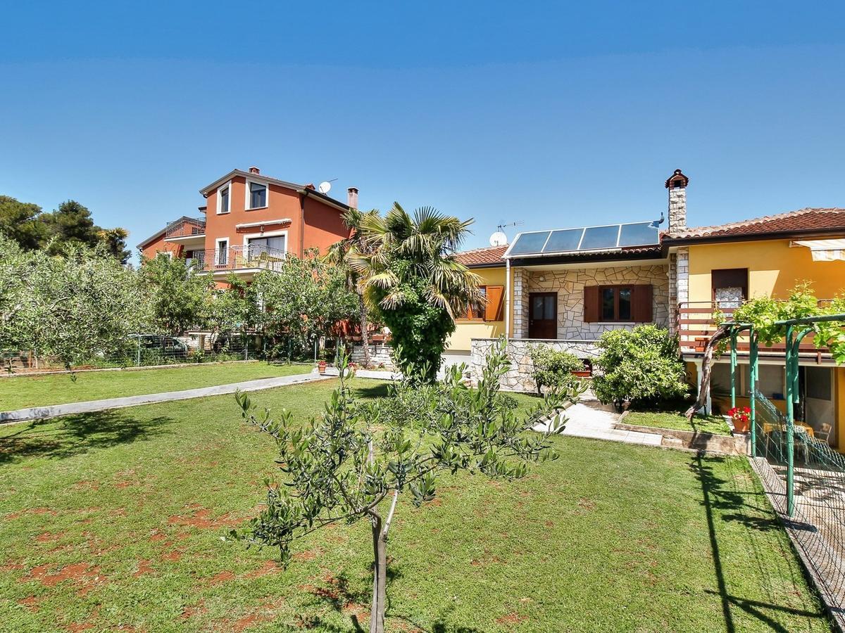 Lovric House With Apartments Umago Esterno foto