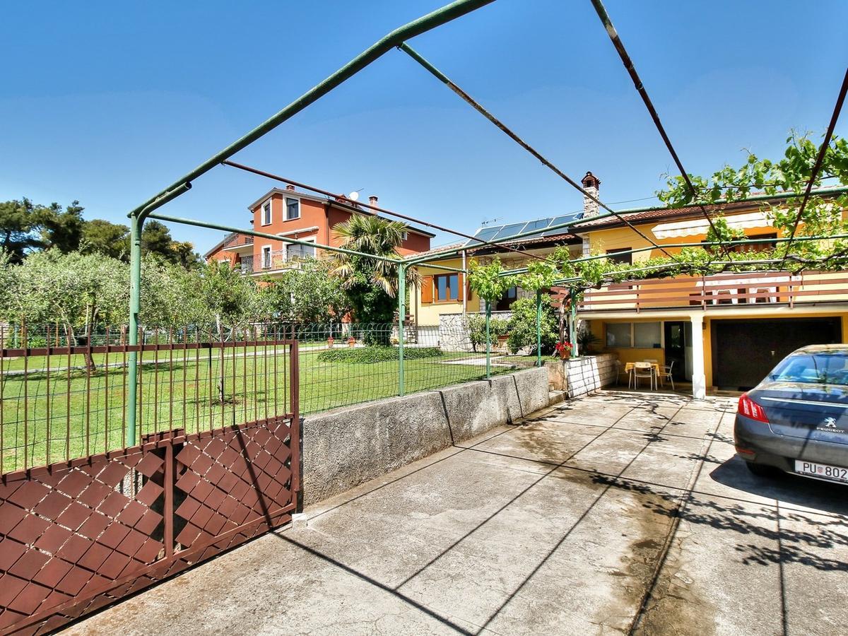 Lovric House With Apartments Umago Esterno foto